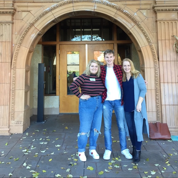 Meet your Posher, Kendall - Picture 4 of 6